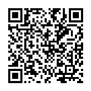 然后在卡巴斯基毫无反抗的情况下一头撞在了他的车身车尾二维码生成