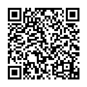 然后大家需要从楼梯上一路跑到地下两千一百五十米的b餐厅处二维码生成