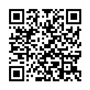 然后就是一个中年妇女和一个学生样的青年二维码生成