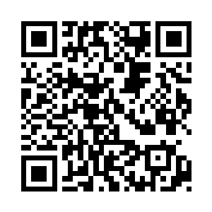 然后抬起脚来轻轻地往房门的方向靠近了一步二维码生成