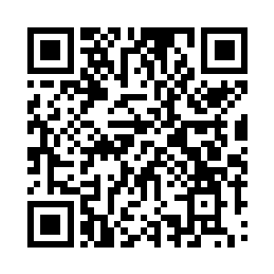 然后直接小心翼翼的将黑匣子缓缓的打开二维码生成