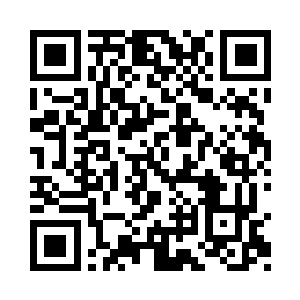 然后让她们浮在水面上让虎鲸从水下抬起她们二维码生成