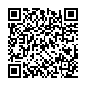 然后钻进了一座显然已经废弃了很多年的小楼之中二维码生成