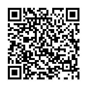 然而他并不是冲向那些正在从前方朝他们拦截而来的敌人二维码生成