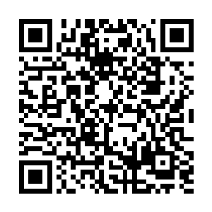 然而服务生也马上走过去解释道这里是被预留的位置二维码生成