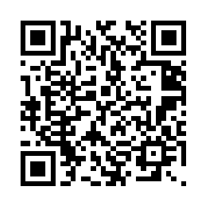 燕岐山与燕流云父子相携在门口迎接二维码生成