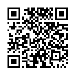 爱德华将平板电脑上的一个网页点开二维码生成