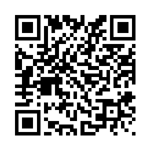 牛角扣设计搭配他的背包和牛仔裤二维码生成