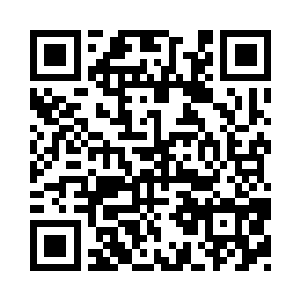 牟天博就坐在九块大屏幕的客厅沙发上二维码生成