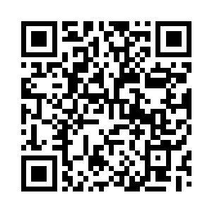 状似津津有味地看着戏台子上的表演二维码生成