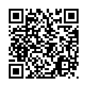 狠狠朝隐藏在烟雾中的那个飘忽的人影砍去二维码生成