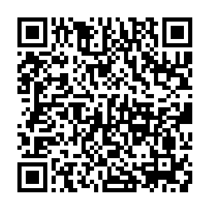猎犬现在有一肚子的疑问可是他却知道眼前这个人的情绪已经不适合为他解答了二维码生成
