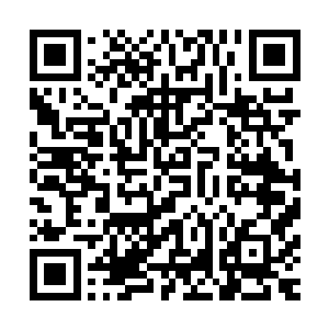 王大郎愤怒的双目外凸被绳子束缚着手腕的双手是紧握了拳头二维码生成