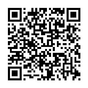 王府大街的消费群体是一些公司的白领或者高管二维码生成