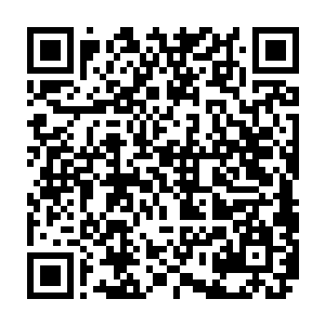 现在甲板上的四个人包括贝海的任务就是按乐就班的把渔具分段组合起来二维码生成