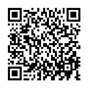 现在的教育没少教出这种有着国际视野和国际胸怀的新女性二维码生成