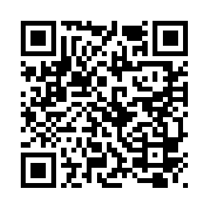 现在终于其他的几个青年也上来了二维码生成