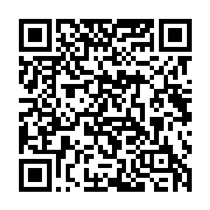 现在认真在开着车的帝寒月光照着他俊逸不凡的侧脸二维码生成