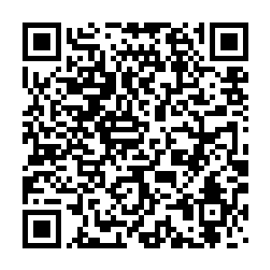 玻璃窗外吴健的那辆硬朗的银灰色奔驰g400在昌州这种内陆城市并不多见二维码生成