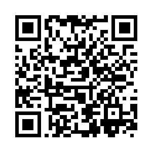 班长赵卫东手拿上拿着一份京城时报二维码生成