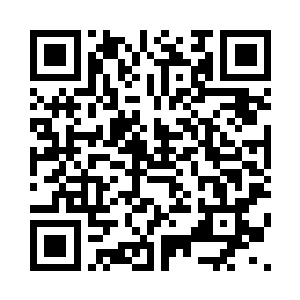 甚至于把鼻子上面的眼镜都给推到了脑门上面二维码生成