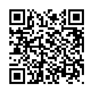 甚至伸出手来仿佛要抓我的手腕一般二维码生成