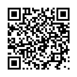 甚至还拿出相机拍摄这一对幸存下来的恋人二维码生成