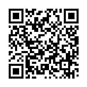 生铁在重锤的击打下在一点点发生变化二维码生成