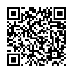 用一个小型的放大镜开始检验宝石二维码生成