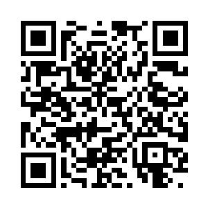 用一双灵动的大眼睛看着面前的白小飞二维码生成