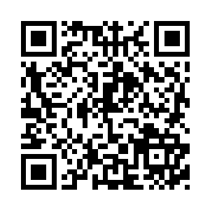 用力地两个小家伙的脸上各亲了一口二维码生成