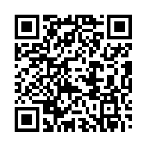 用古朴的手法雕刻出了一柄双耳陶罐的模样二维码生成