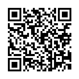 用夹子夹起仅剩的几根菜叶放进餐盘中二维码生成