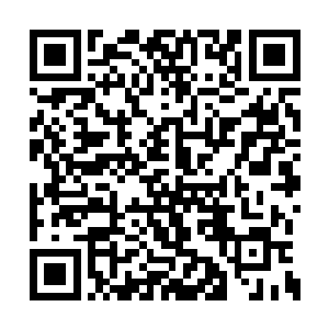 用她的两只大乃不断的摩擦挤压着龙小宝的后背二维码生成