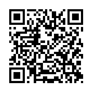 用手把那个女孩儿痛苦而绝望的表情抚平了二维码生成