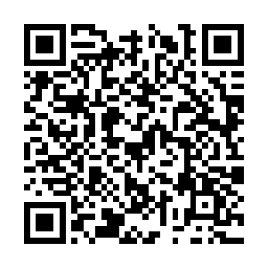 用指尖一点一点挪动星辰的方位以推演那人的所在二维码生成