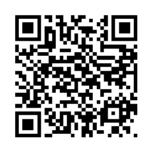 用纤细的手指在孟猊胸膛上戳了一下二维码生成