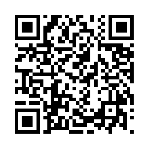 用胳膊肘狠狠击打了一下倒地杀手的胸口二维码生成