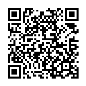 电脑桌面上便立刻弹出了一副令人面红耳赤的画面二维码生成