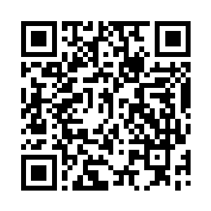 男人一边走一边从兜里掏出手套戴上二维码生成