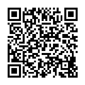 男人低沉沙哑的声音在这狭小的车厢内响了起来二维码生成