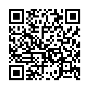 男人的手在女人身上肆无忌惮的游动着二维码生成