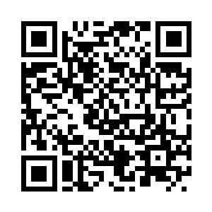 画着的一个小男孩单脚踮着脚尖站在驴背上二维码生成