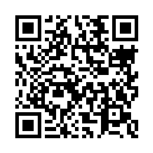 白小鹿死死按住了胸前和背后的两个大背囊二维码生成