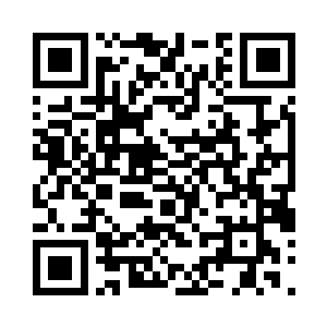 白芒已经站在一边脱着他自己的衣服了二维码生成