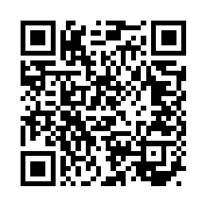 白芒的字全都刻在了一块金碧辉煌的牌匾上二维码生成
