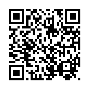 皇甫耀阳将套着袜子的脚从鞋子里褪出来二维码生成