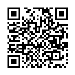 盖尔和弗洛伊德左右面对面的站在屋外空地二维码生成