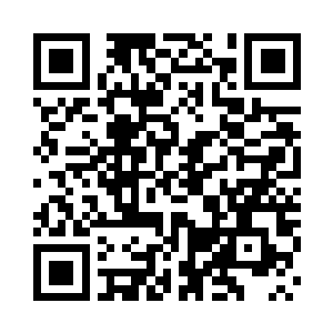 盛满冰块的塑料袋已经覆上了她肿起来的脚踝二维码生成