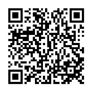 目光不由的朝一旁玩着牌的几名年轻人看了过去二维码生成